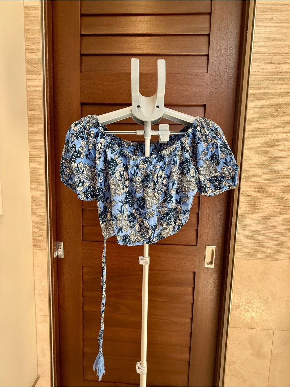 Tiare Hawaii Blue Floral Off-Shoulder Crop Top Size Small